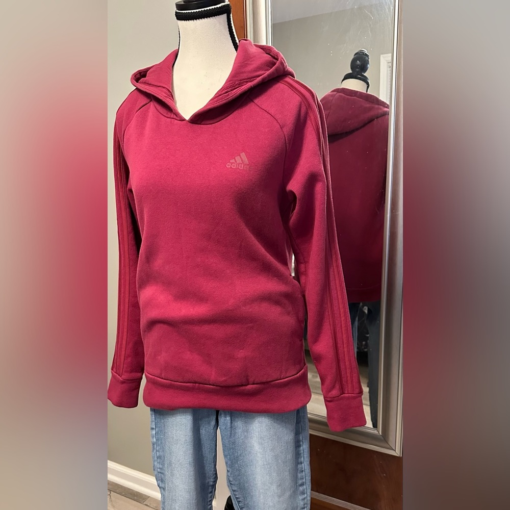 🩵4 items for $30- Adidas hoodie Front pockets Striped sleeves Really soft